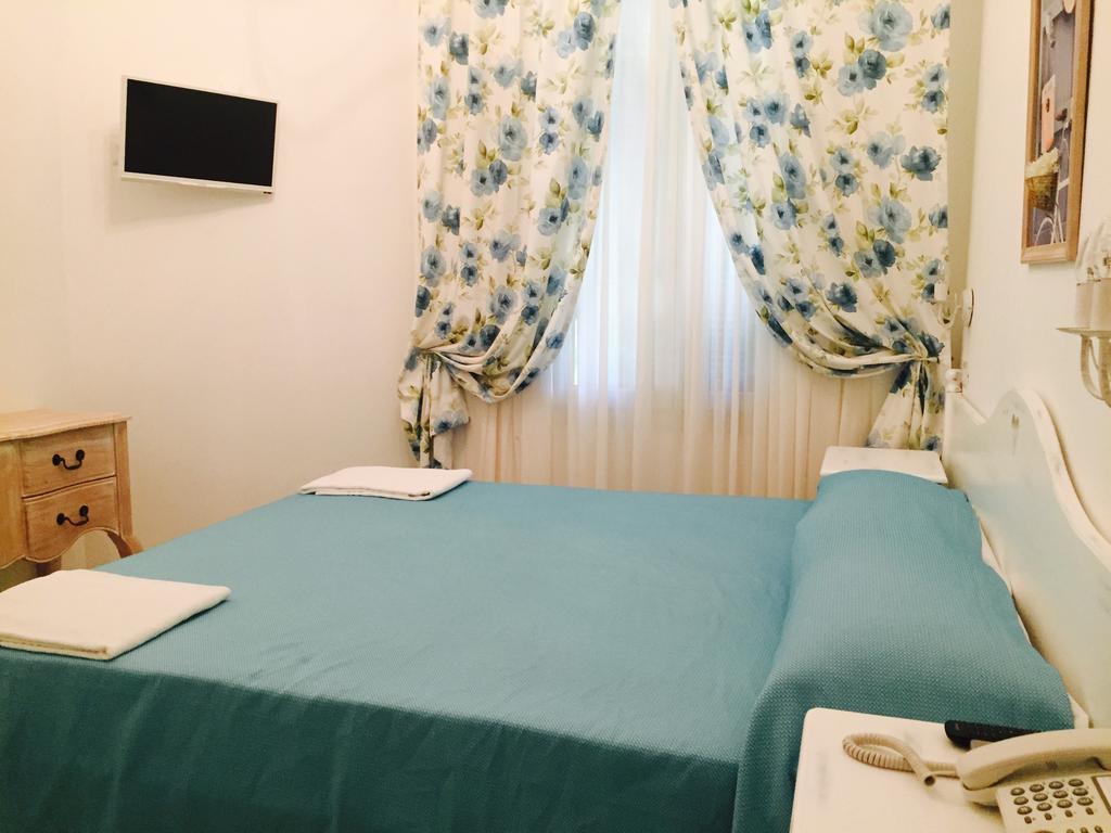 Hotel La Scogliera Bordighera Room photo